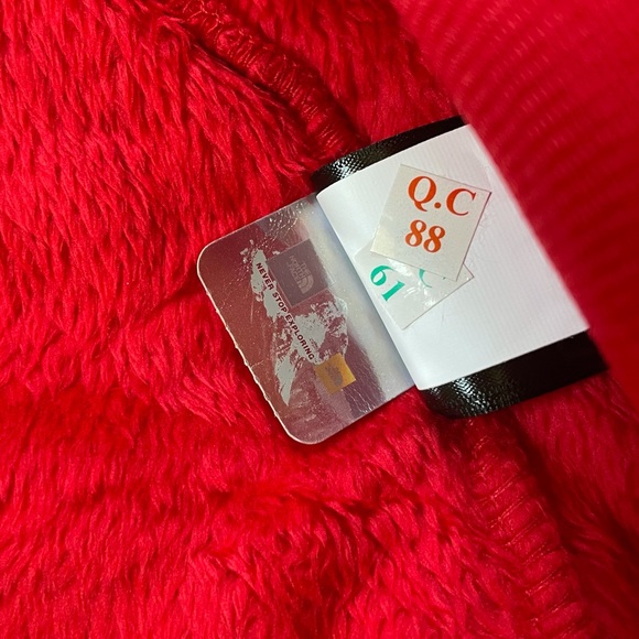 The North Face Women’s Osito Jacket In Red - Picture 7 of 10